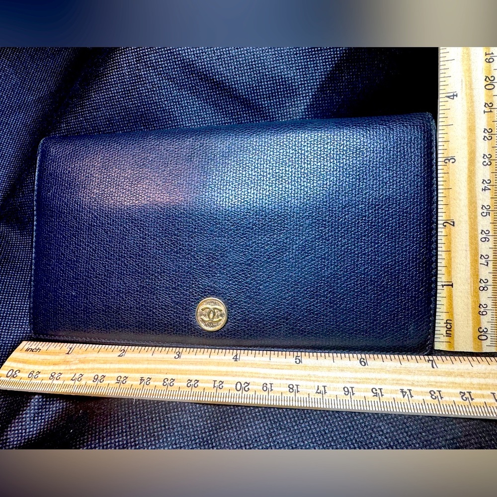 Chanel Caviar Black Long Wallet W/ Gold CC Medallion Spain 2008 Rare Vintage - Picture 16 of 16